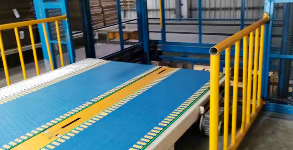 大型皮帶線(xiàn)紙板轉運設備應用